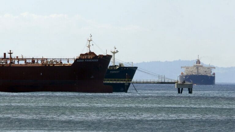 Der iranische Tanker "Forest" im venezolanischen Hafen El Palito