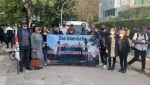 Demonstration gegen das Islamische Zentrum Hamburg