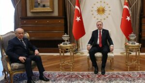 Präsident Erdogan mit seinem Koaltionspartner Devlet Bahceli von der rechtsextremen MHP