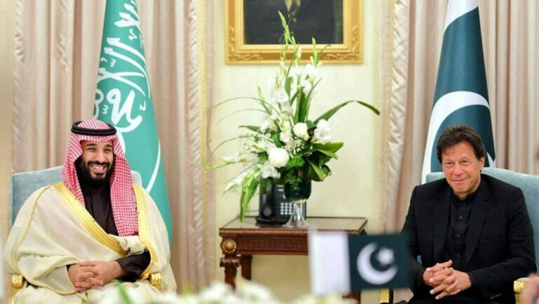 Der saudische Kronprinz Mohammed bin Salman und der pakistanische Premierminister Imran Khan bei einem Treffen in Islamabad