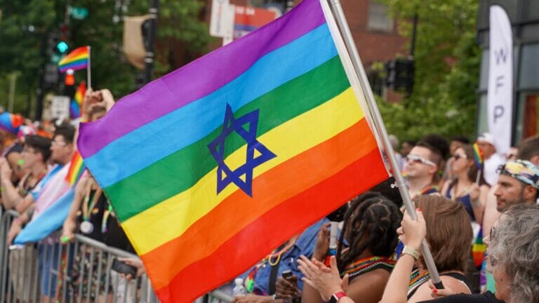 Israels Verteidigungsministerium setzte einen Schritt zur Durchsetzung der LGBT-Rechte