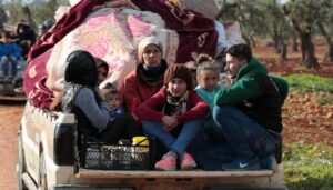 Kurdische Zivilisten fliehen vor den türkisch unterstützten Milizen in Afrin