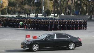 Erdogans Wagen auf der „Siegesparade“ in der aserbaidschanischen Hauptstadt Baku