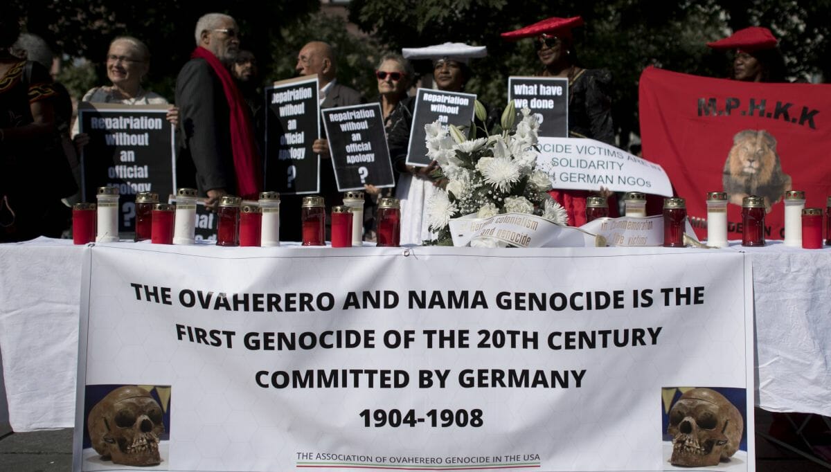 Ausgerechnet das Holocaust-Gedenken soll schuld sein am deutschen Verdrängen des Genozids an Herero und Nama?