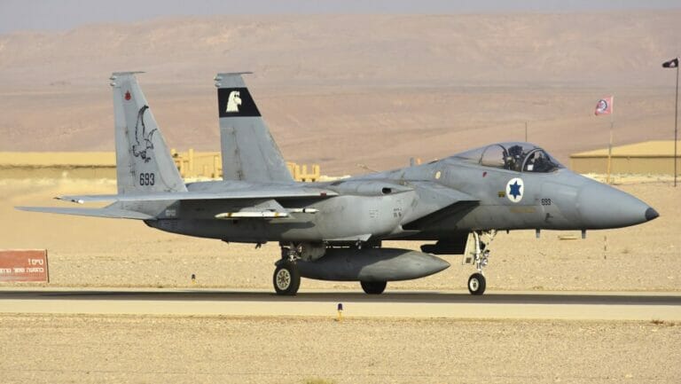 Israelische Kampfflugzuege sollen Waffenfabriken in Syrien zerstört haben