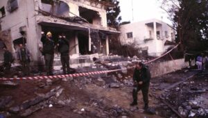 Einschlag einer irakischen Scud-Rakete bei Tel Aviv während des Golfkriegs von 1991