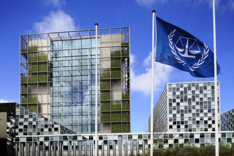 Der Internationale Strafgerichtshof in Den Haag. (© imago images/Peter Seyfferth)