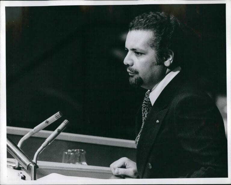 Ahmed Zaki Yamani bei einer Rede vor der Generalversammlung der Vereinten Nationen 1974 (© imago images/ZUMA/Keystone)