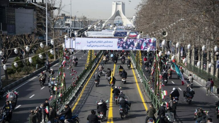 Motorrad-Demonstration zu Ehren des 42. Jahrestags der iranischen Revolution