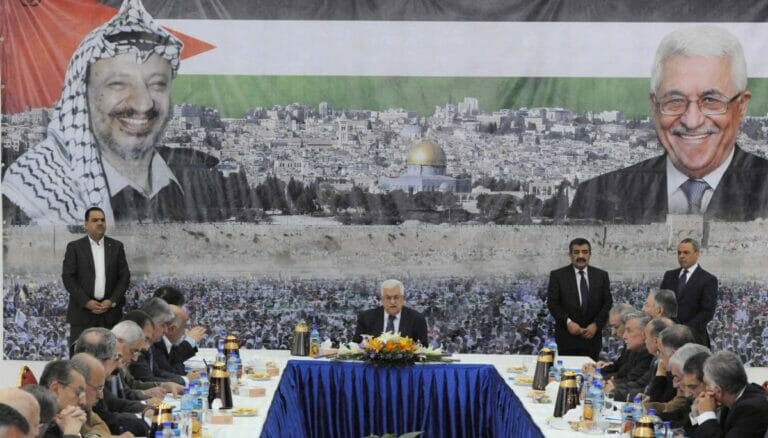Zwei Abbas-Berater drängen palästinensische Führung zur Suche nach neuen Ansätzen