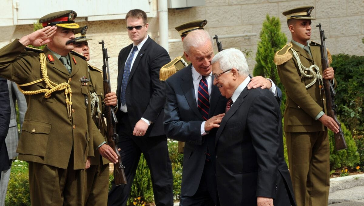Joe Biden und der Präsident der Palästinensischen Autonomiebehörde Mahmud Abbas