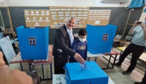 Mansour Abbas bei der Stimmabgabe