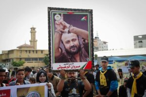 Marwan Barghouti wurde in der Fatah seit langem als möglicher Nachfolger von Mahmud Abbas gehandelt, obwohl – oder weil – er wegen seiner Beteiligung an der Ermordung von Israelis zu lebenslanger Haft in Israel verurteilt wurde. (© <a href="http://www.imago-images.de">imago images</a>/Pacific Press Agency)