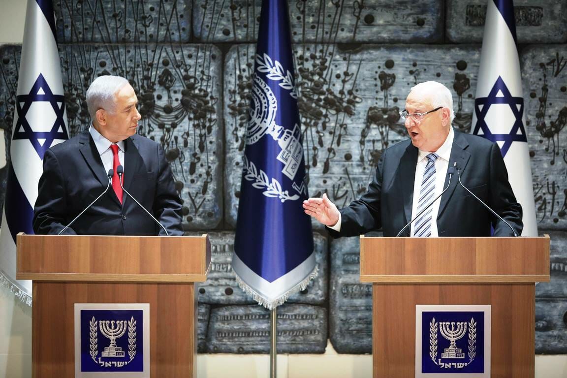 Premier Netanjahu mit dem noch amtierenden Präsidenten Reuven Rivlin. (© imago images/Xinhua)