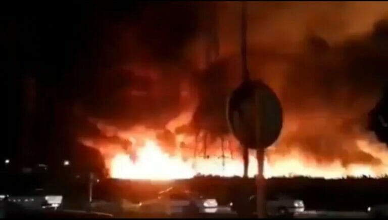 Anwohner luden Bilder des Brandes nahe der Atomanlage Bushehr im Internet hoch