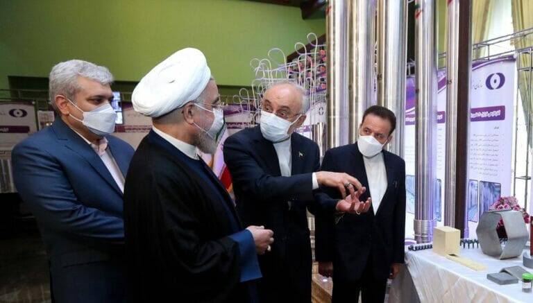Irans Atomchef Salehi und Präsident Rohani am „Nationalen Tag der Nukleartechnologie“ am 10. April