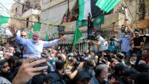 Hamas-Führer Ismail Haniyeh beim Besuch eines palästinensischen Flüchtlingslagers in Beirut