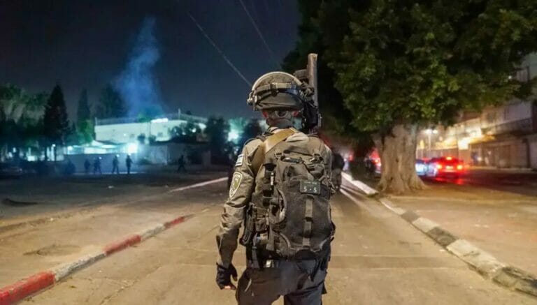 Israel verlegt Grenzpolizei nach Lod, um die Unruhen zu beenden