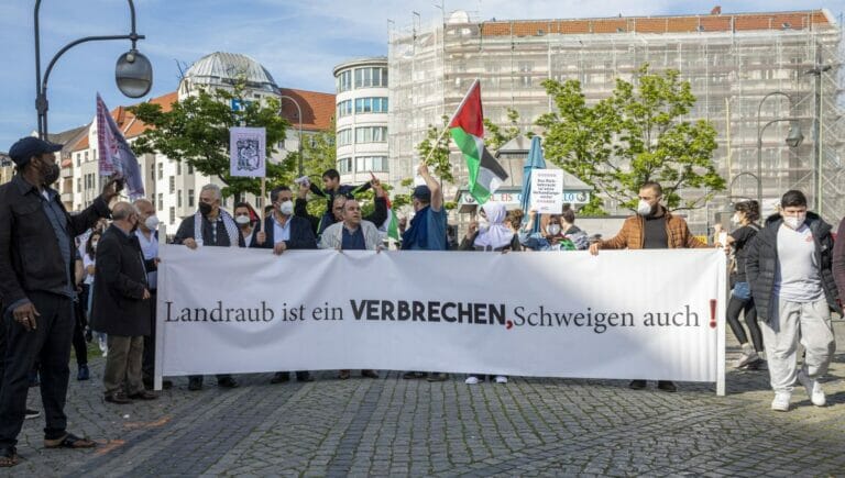 Berlin: Demonstration gegen die drohenende Zwangsräumung in Sheikh Jarrah