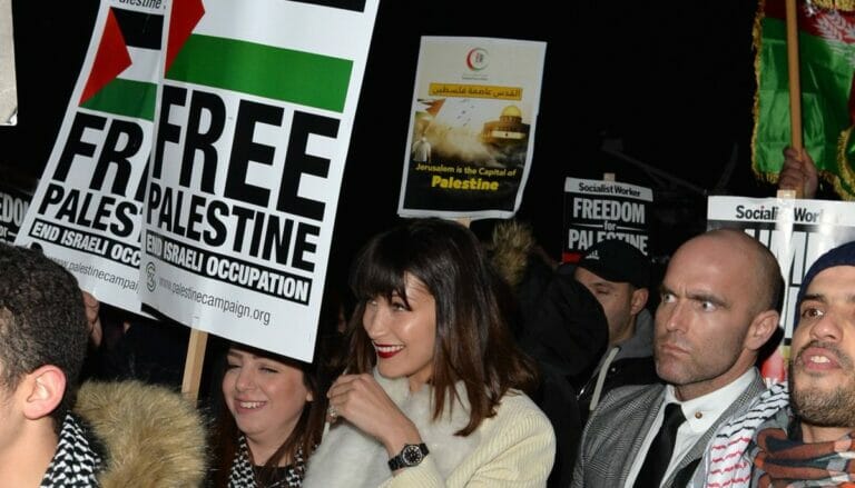 Bella Hadid auf einer antiisraelischen Demonstration in London 2017