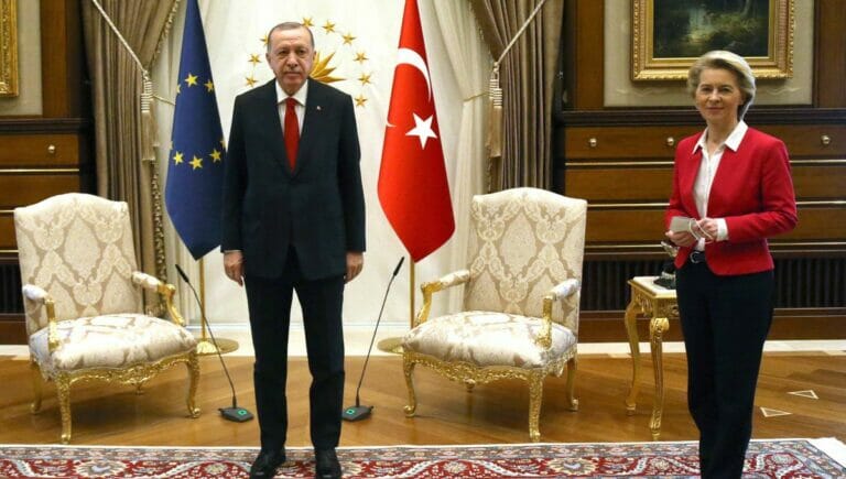 Der türkische Präsident Erdogan und EU-Kommissionspräsidentin Ursula von der Leyen