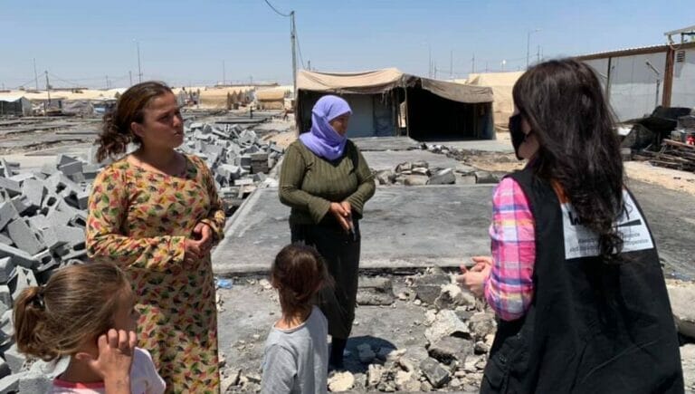 Das zur Hälfte niedergebrannt Flüchtlingslager "Scharia" in Irakisch-Kurdistan