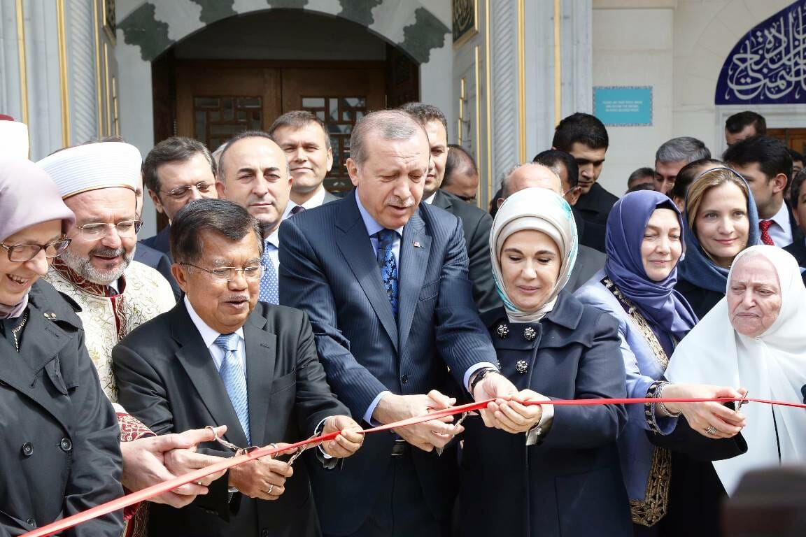 Der türkische Präsident Erdoğan bei der Einweihung des Diyanet Center of America im April 2016. (© imago images/Depo Photos)