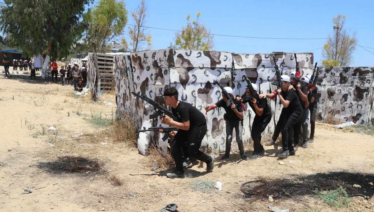 In den Hamas-sommercamps werden UNRWA-Schüler zu Kindersoldaten ausgebildet