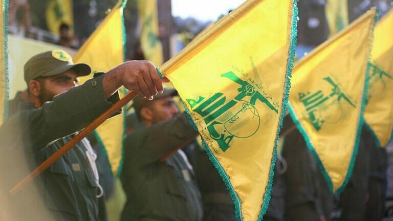 Flaggenparade der Hisbollah