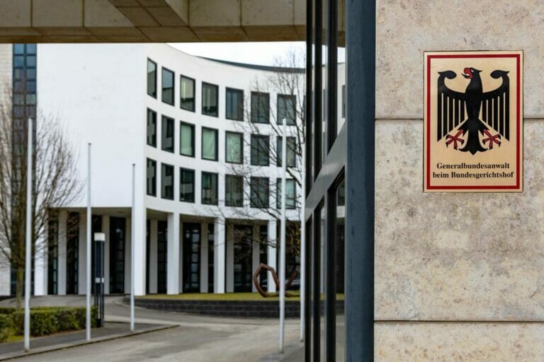 Die deutsche Bundesanwaltschaft hat Anklage gegen einen Folterarzt des syrischen Regimes erhoben. (© imago images/Nicolaj Zownir)