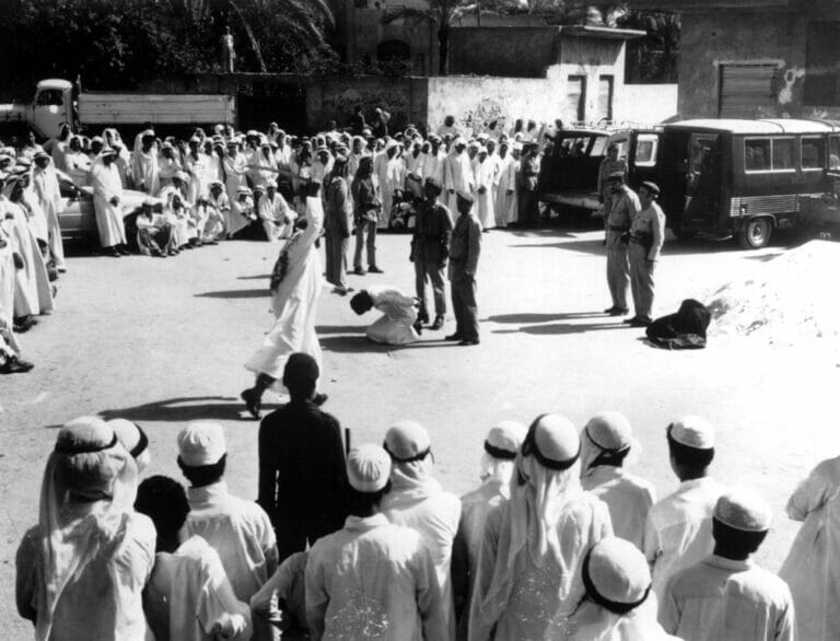 Öffentliche Hinrichtung in Saudi-Arabien (hier in den 1980er Jahren) (© imago images/Everett Collection)