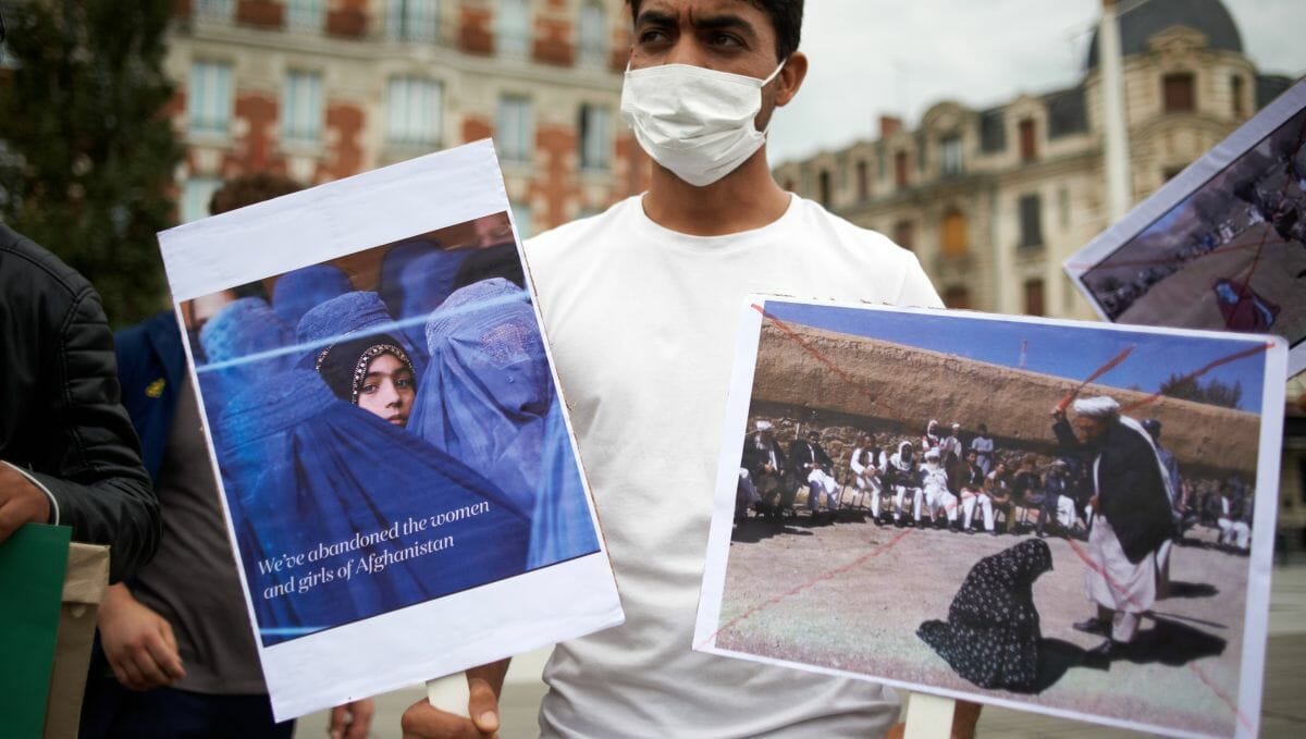 Afghanen in toulouse demosntrieren gegen die Taliban