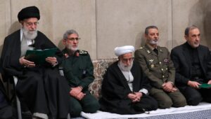 Der Kommandeur der Auslandseinheit „Quds-Force“ der Revolutionsgarden smail Ghaani neben Ayatollah Khamenei