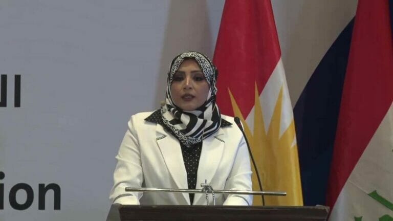 Haftbefehl gegen Sahar al-Ta’i wegen Teilnahme an Friedenskonferenz
