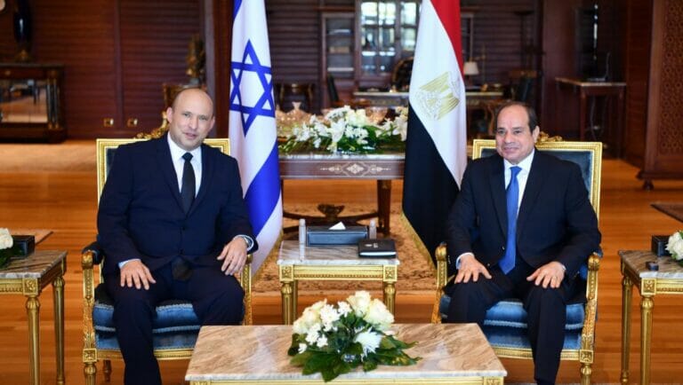 Israels Premierminiter Bennett zu Besuch bei Ägypten Präsident al-Sisi