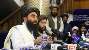 Taliban-Sprecher Zabihullah Mujahid bei einer Pressekonferenz