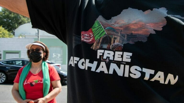 Afghanen in den USA demonstrieren gegen die Taliban