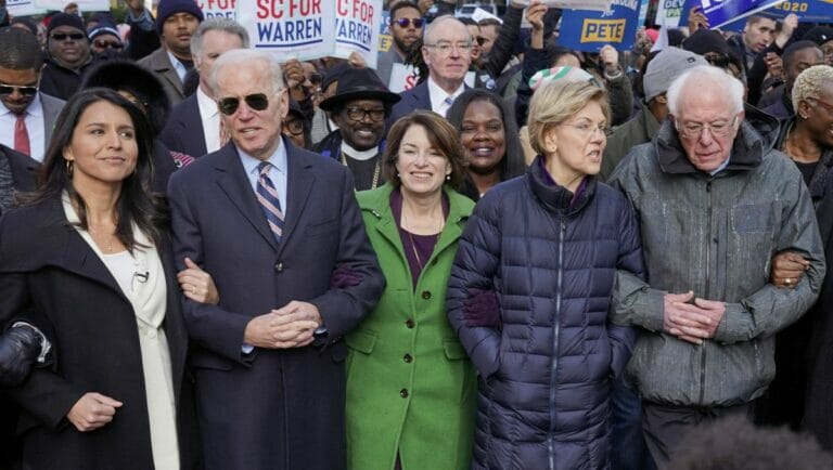 Tulsi Gabbard (li.) mit Joe Biden, Amy Klobuchar, Elizabeth Warren und Bernie Sanders beim Martin-Luther-King-Marsch
