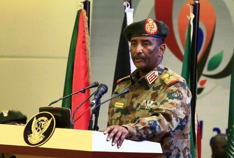 Im Sudan hat vorerst der oberster Militär, General Abdel Fattah Abdelrahman Burhan, das Sagen. (© imago images/Xinhua)