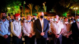 Israels Verteidigungsminister Gantz bei der Zeremonie „Allianz der Brüder“ am Denkmal für die beduinischen Soldaten