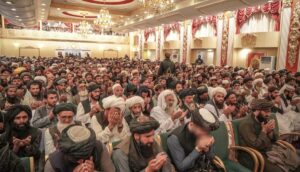 Taliban-Innenminister besucht Zeremonie zur Ehrung von Selbstmordattentätern