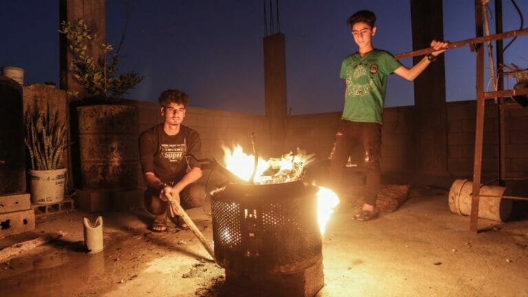 Vor allem junge Leute in Gaza versuchen dem tristen Leben unter der Hamas zu entkommen