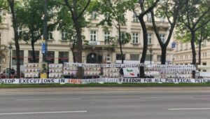 Demonstration iranischer Regimekritiker vor den Wiener Atomverhandlungen