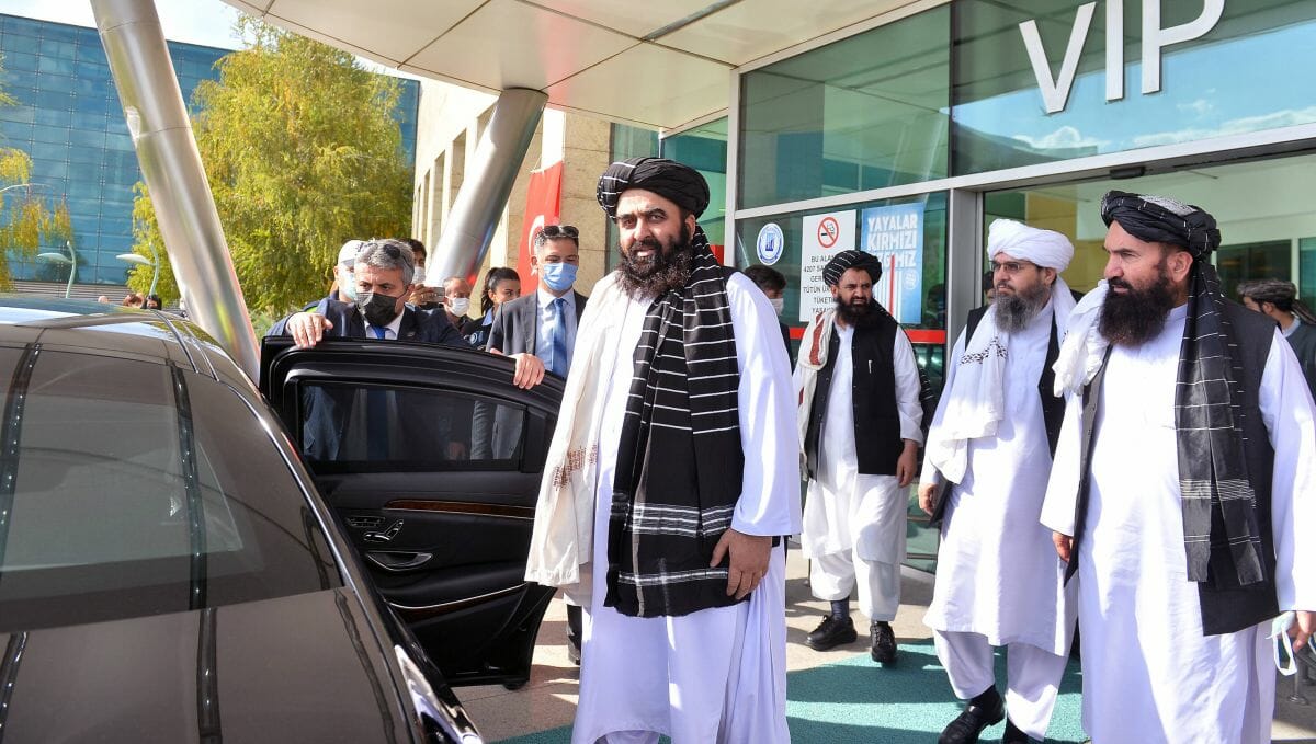 Eine neue Richtlinie der Taliban verfügt den Kopftuchzwang im afghanischen Fernsehen