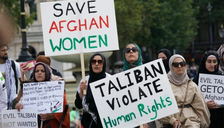 London: Demonstration afghanischer Frauen gegen die Taliban