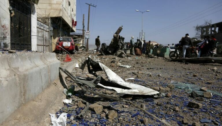 Saudischer Luftangriff auf ein Houthi-Lager in Sanaa