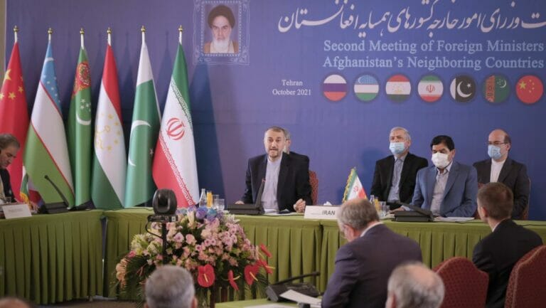 Irans Außeninister Hossein Amir-Abdollahian auf dem zweiten Außenministertreffen der Nachbarstaaten Afghanistans