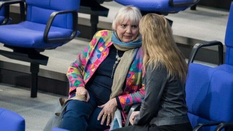 Katja Keul (re.) hat wie Claudia Roth (li.) gegen den Anti-BDS-Beschluss des Bundestags gestimmt