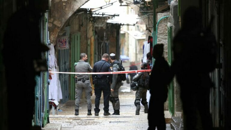 Israelische Sicherheitskräfte nach dem Terroranschlag in der Altstadt von Jerusalem