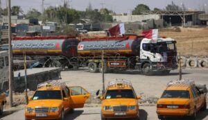 Katar nimmt Treibstofflieferungen zur Subventionierung der Staatangestellten in Gaza wieder auf